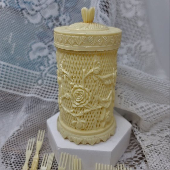 Vintage Celluloid 1960s Faux Ivory Cocktail Fork Set - Picture 4 of 10